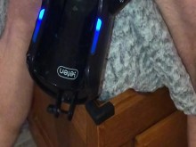 La máquina de ordeñar pollas me dio un orgasmo intenso