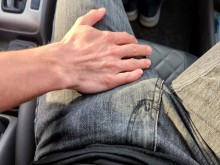 acarició una gran polla en el auto