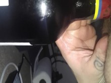 Follándome con una botella de vino