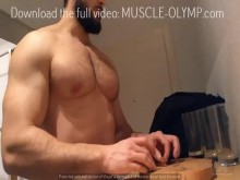 ¡El rey solitario del gigante musculoso! pt. 02(Tráiler 1)