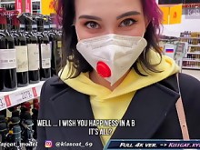Sexo real y arriesgado en el agente público de un hombre que recoge a un estudiante en Walmart para follar rápidamente / Kisscat