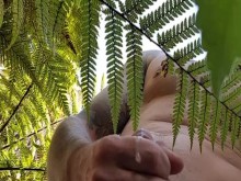 ¡¡Paseo por la naturaleza termina con mucho semen!!