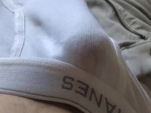 Cumming en Tighty Whities
