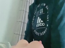 [A Annie] Voy a usar mi masturbador y correrme mientras gimo.