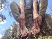 MIS PIES ANCHOS - TE DEJÓ DESCONOCIDO - MADERA DURA EN MIS SUELAS SUAVES Y CARNABLES