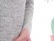 Creo un juguete sexual, a ver si funciona, al final del vídeo me corro en el teléfono.
