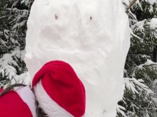 Santa se folla a una mujer de nieve - Vertical 60fps