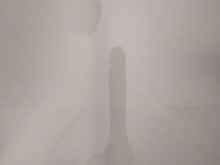 Matón latino caliente se corre duro después de follarse con un consolador enorme por toda la casa (Muy, muy caliente)
