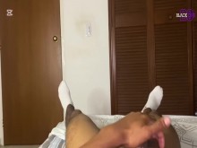 Papi empieza con una paja y termina con su juguete