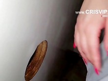 Cristina Almeida oliendo pollas, chupando y tragando semen de extraños en la cabina del cine en esta secuela de Gloryhole