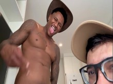 MARCOS GOIANO QUITANDO PICA DEL DOTADO NEGÃO JONH RICK - SEXO GAY INTERRACIAL SIN CONDÓN - GOIANO QUITANDO PICA DEL BAIANO PAUZUDO